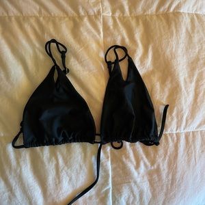O’Neill black triangle bikini top!⚫️